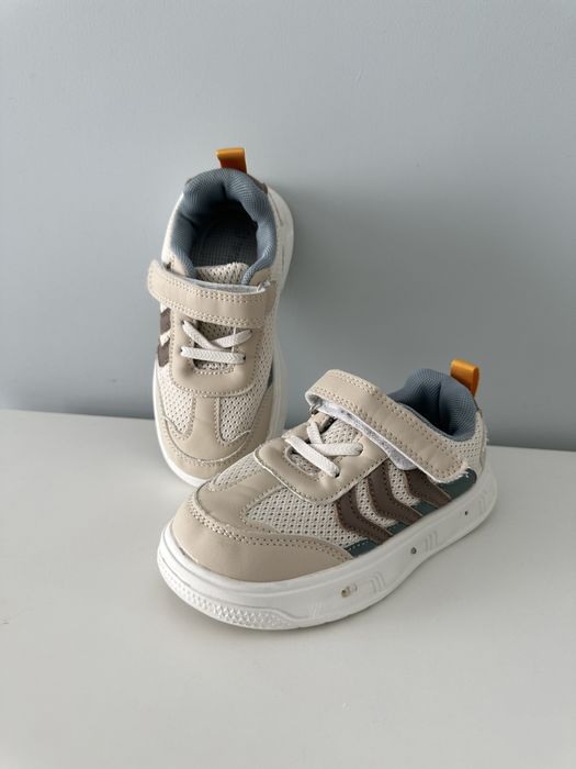 Детские кроссовки