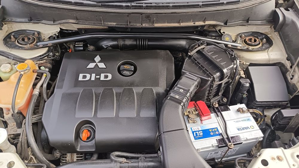 Mitsubishi outlander 2
