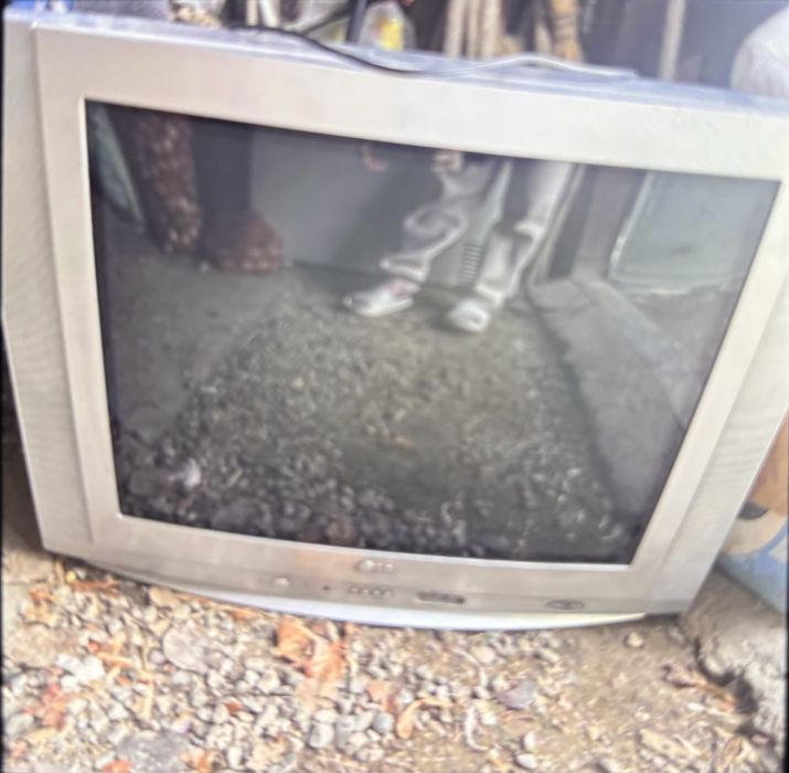 Отдам телевизар за три плитки казахстан