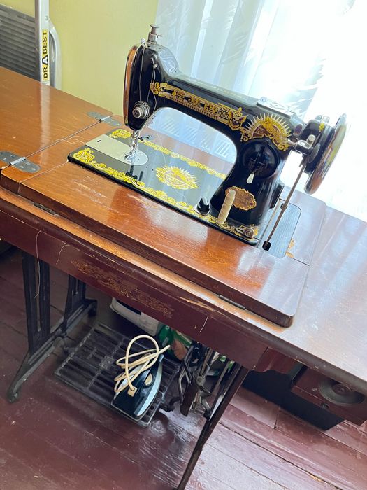 Антикварна шевна машина