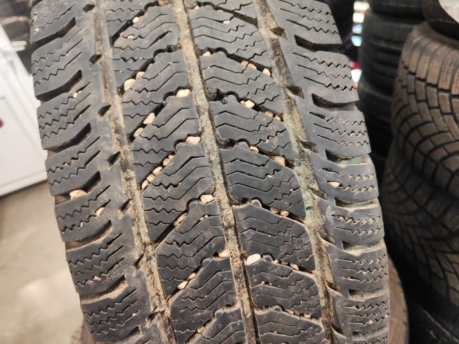 2бр.зимни гуми 235/65/16C Semperit