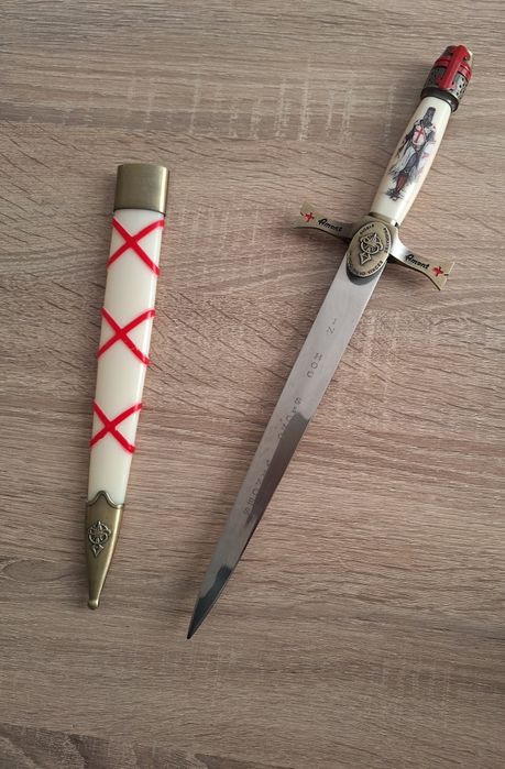 Stiletto de vânzare.