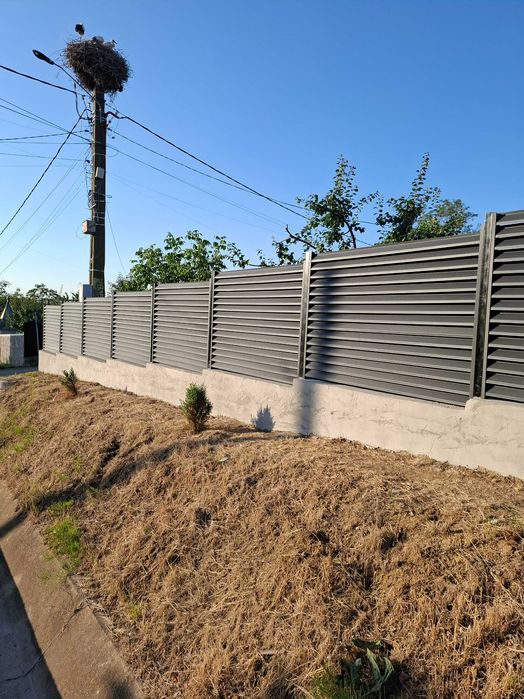 Garduri din panou stil jaluzele, sipca metalica, tabla, plasa si BCA