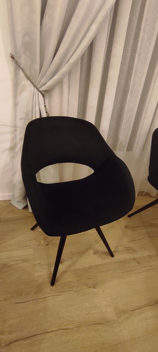 Vând 4 scaune sufragerie.
