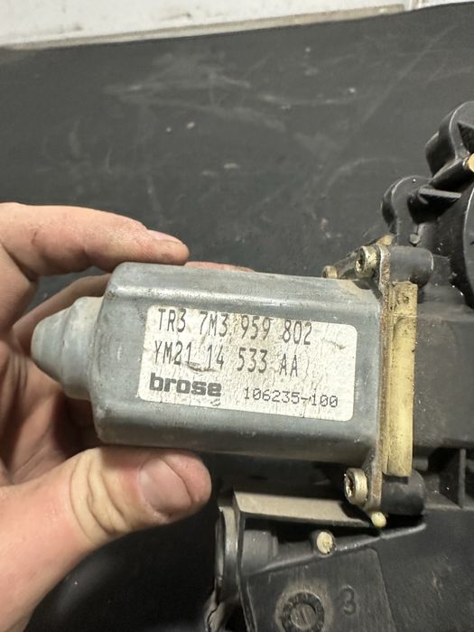 Motoras macara geam dreapta fata Seat Alhambra Ford Galaxy  7M3959802