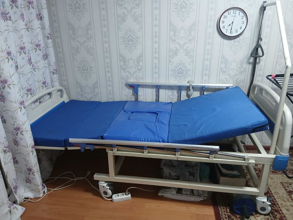 Медицинская кровать для лежачих больных