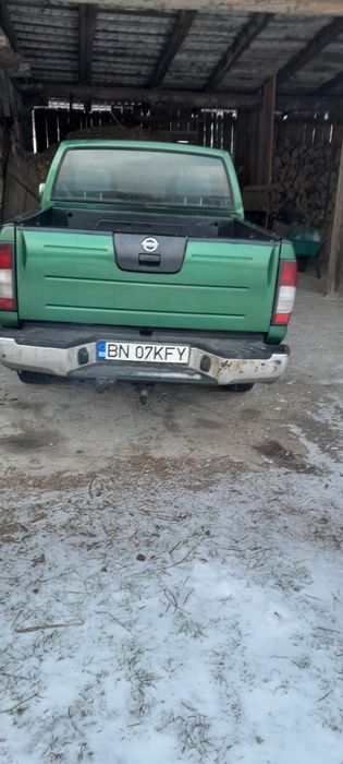 Vind jeep Nissan Navara in stare foarte buna