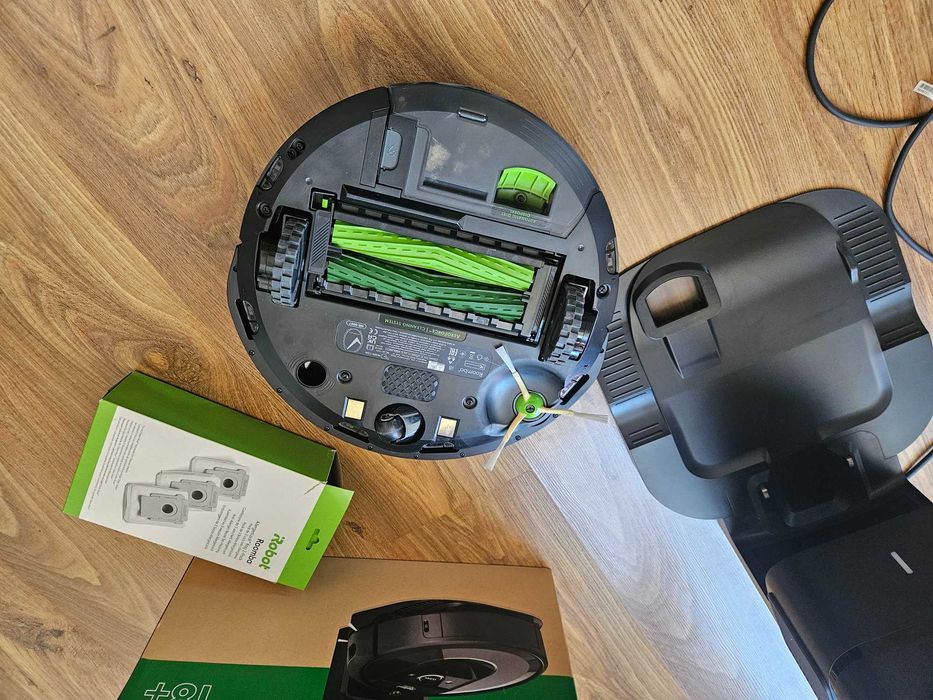 Robot aspirator + mop iRobot Roomba Combo i8+ cu stație auto-golire