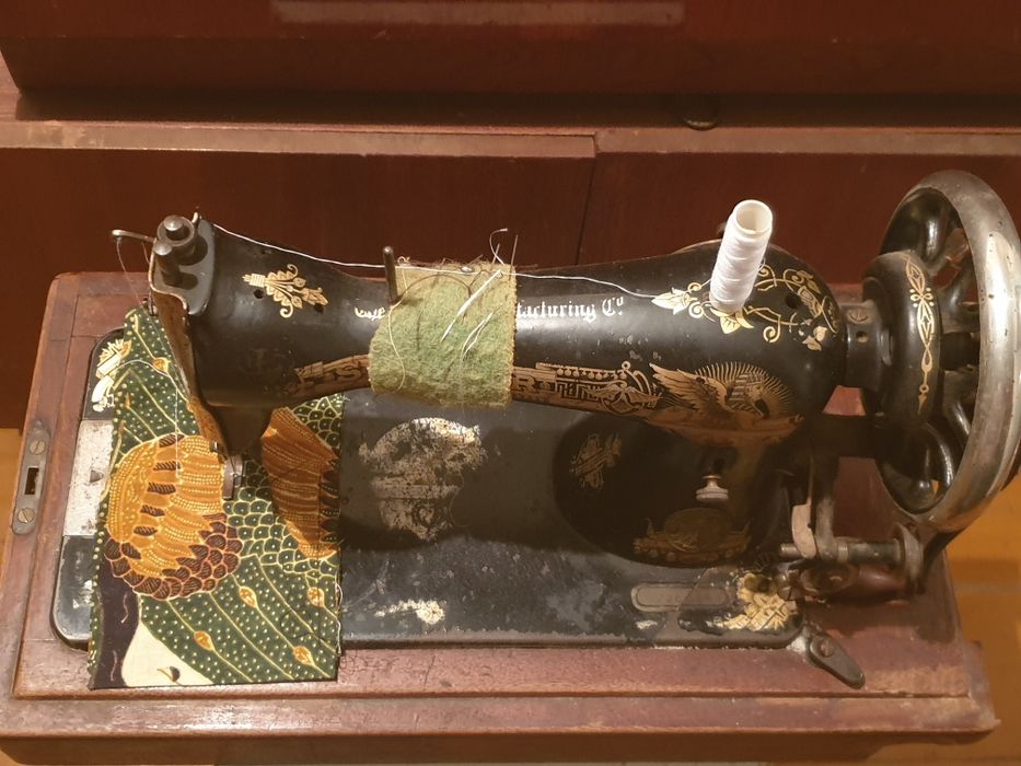 Продам швейную машинку Singer