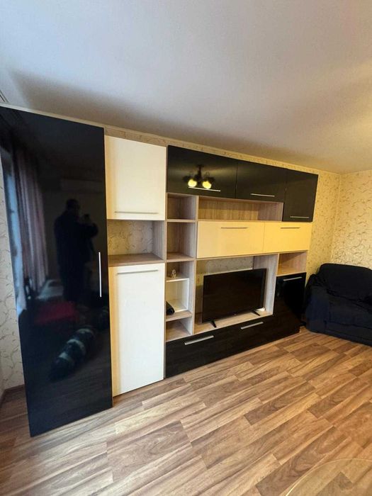 Mobila living-stare foarte buna-aproape noua