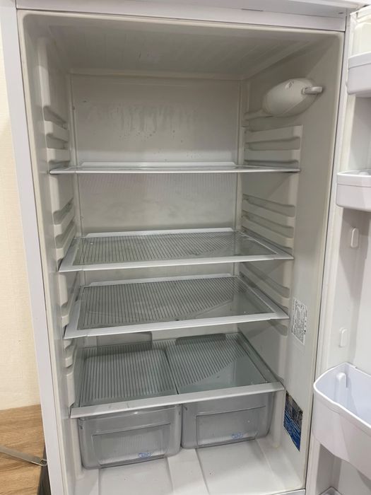 Холодильник indesit