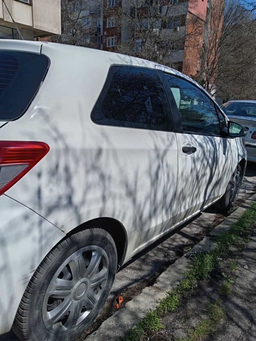 Toyota yaris 1.0 2013 г