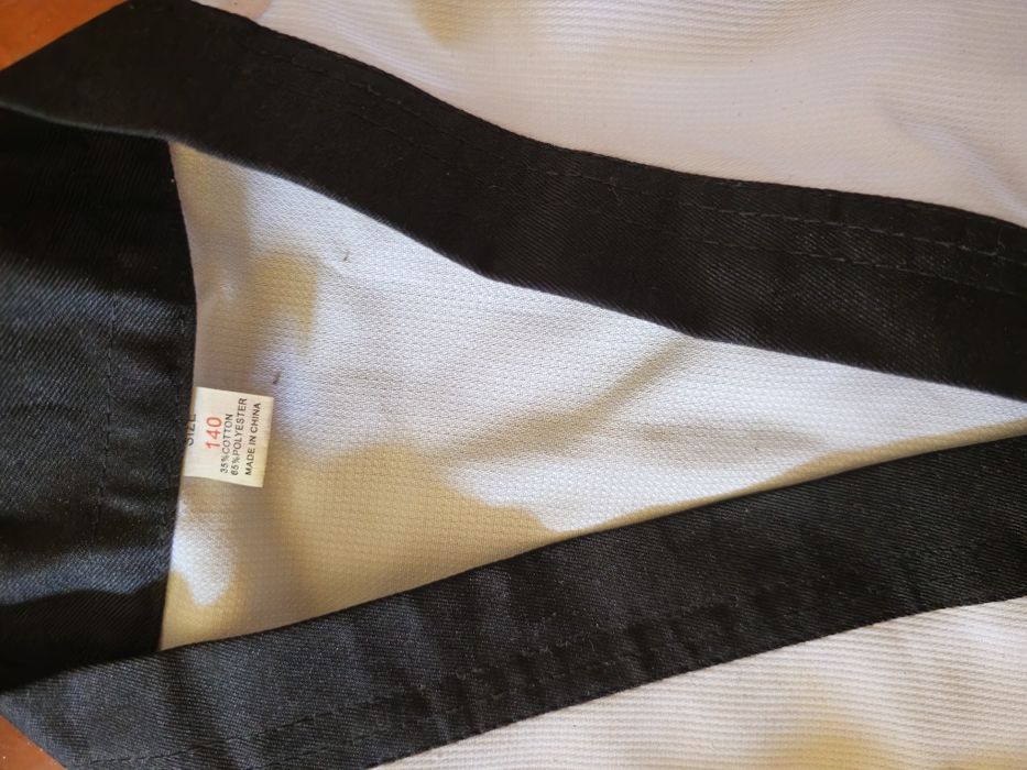 Комплект одежды и протекторы для таэквандо