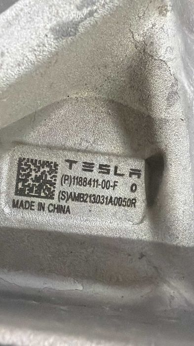 Fuzeta stanga spate cu rulment NOUA 1188411-00-F Tesla Model 3 (5YJ3)