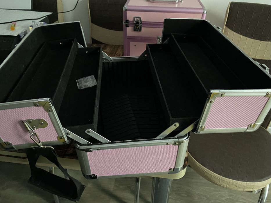 Vând set truse make-up!