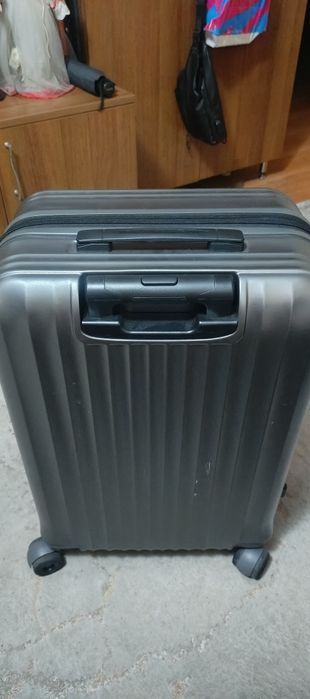 Чемодан дорожный. Практически новый.
