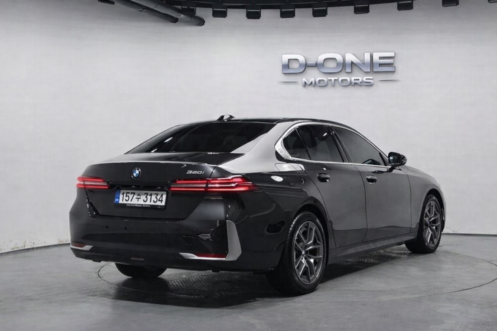 BMW 520i (G60) 5 series 2025 год