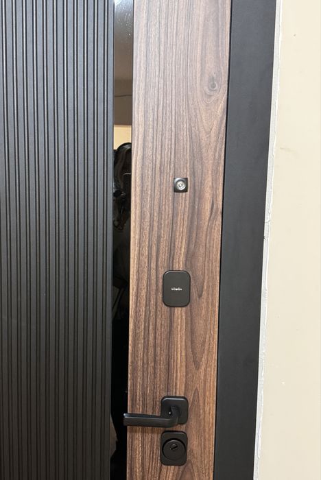 Дверь входная новая