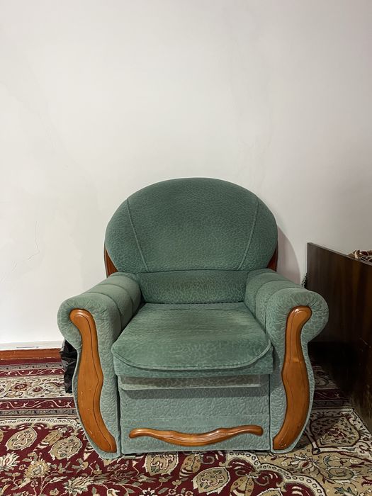 Продам Диван и 2 кресло