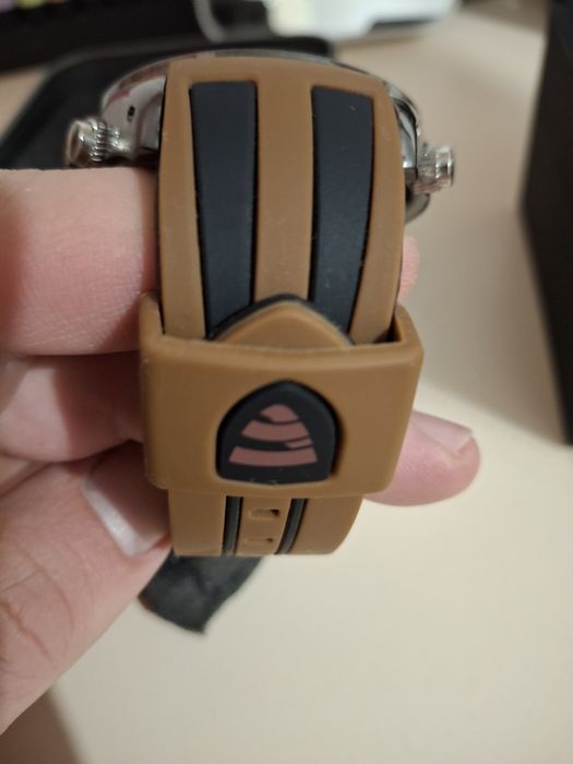 Ceas  sport pentru bărbați Fredric Dual Time (cu afișaj hibrid analog-digital și curea din cauciuc/silicon).