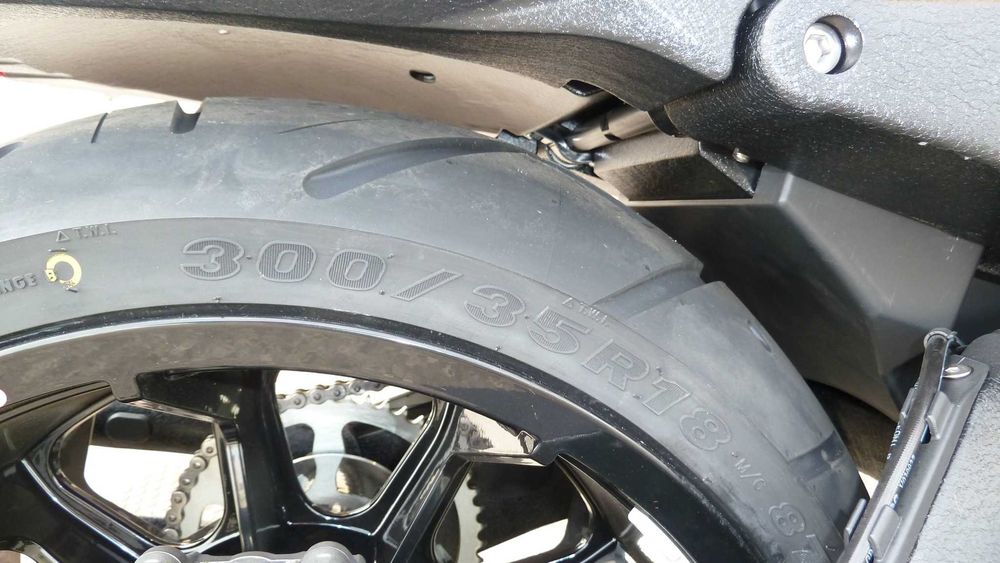 Motocicleta Benda LFC 700 PRO ( roata spate 300mm, suspensie pneumatica, faruri escamotabile) @ MYMOTO CLUJ