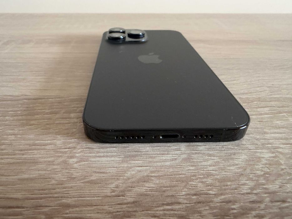 iPhone 14 Pro Max 256GB Space Black — Като нов | Кейс + зарядно + Lightning към USB кабел 1 м