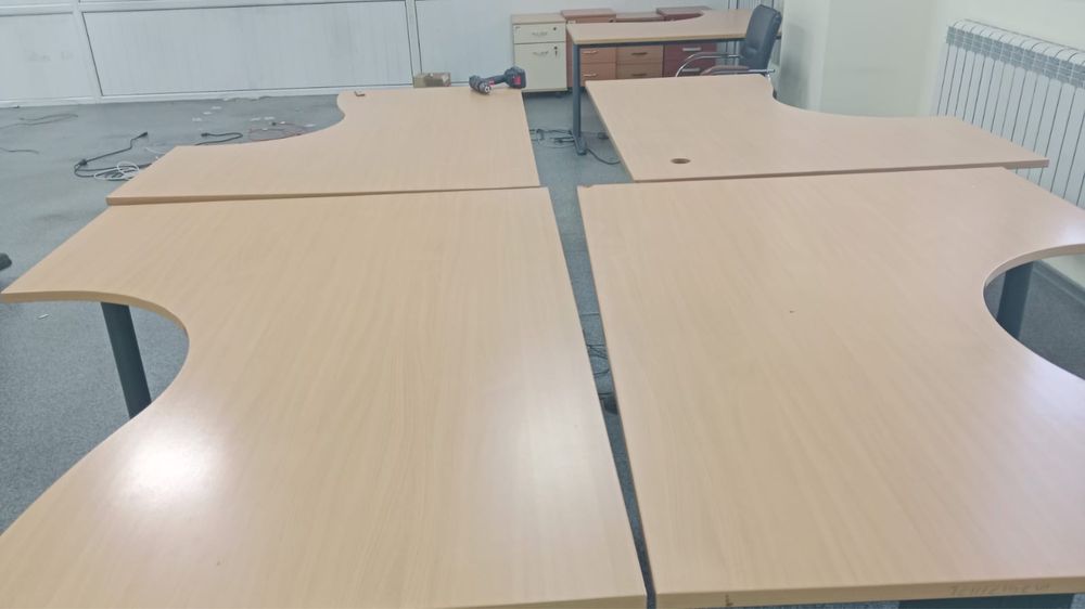 Офисные столы и кресла