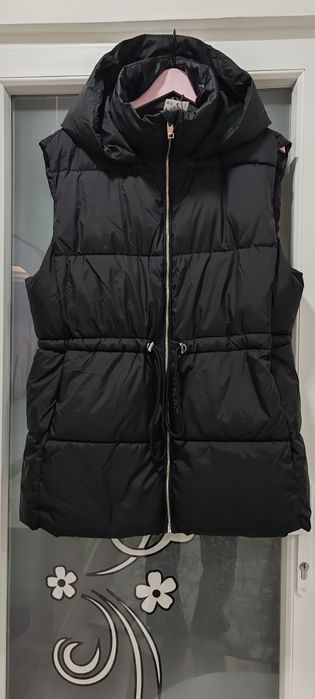 Vestă puffer matlasată cu glugă mărimea L