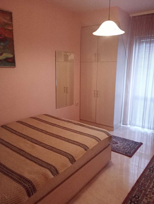 Дава се под наем Тристаен апартамент в Варна, Център - 86 кв.м за 459 € - Снимка #2