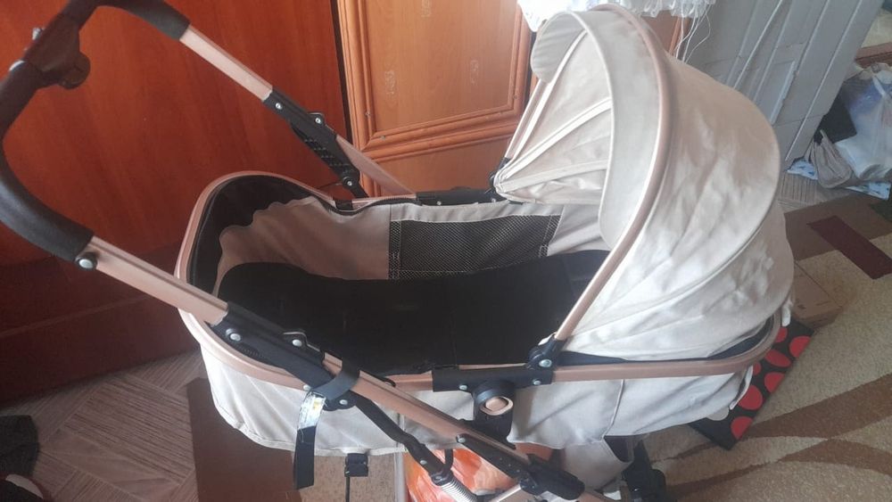 Срочно продам детскую коляску в отличном состоянии