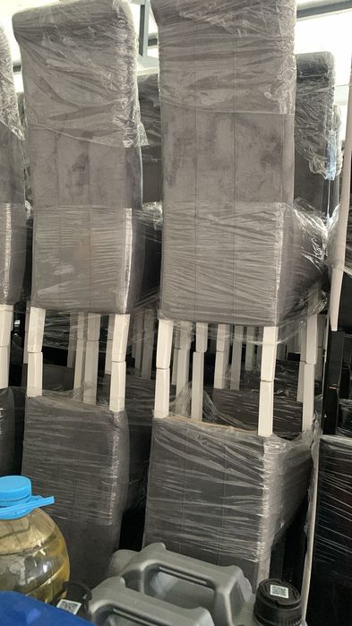 Vand Mese si Scaune de la 2000 lei