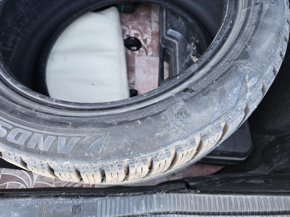 Продам комплект шин 225/50 R17