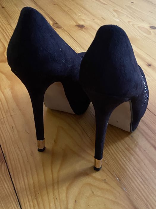 Pantofi negri  cu toc eleganti