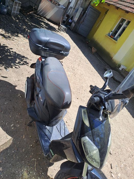 Vând scuter Aprilia