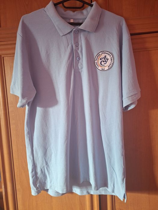 2 Uniforme cu emblema liceului Al.I.Cuza