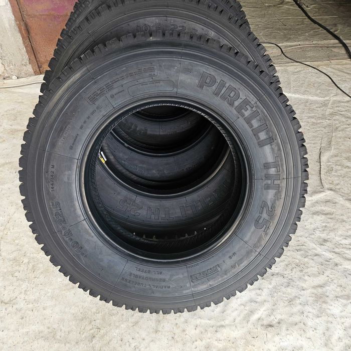 2 броя Тежкотоварни гуми 10R22.5 Pirelli TH25 144/142M M+S