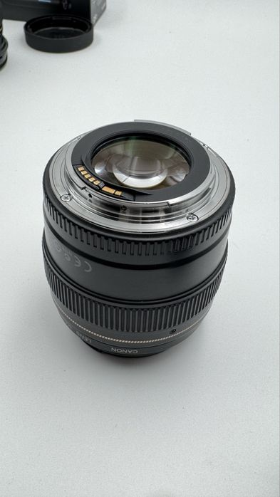 Объектив Canon 85 mm / 1.8