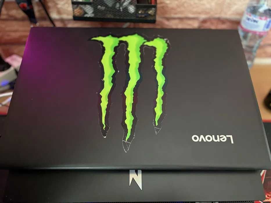 Продавам Lenovo лаптоп
