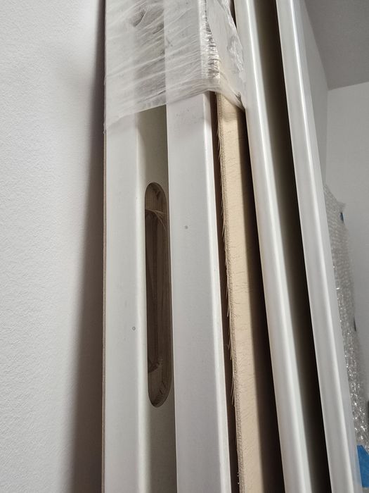 Ușă interior culoarea alb