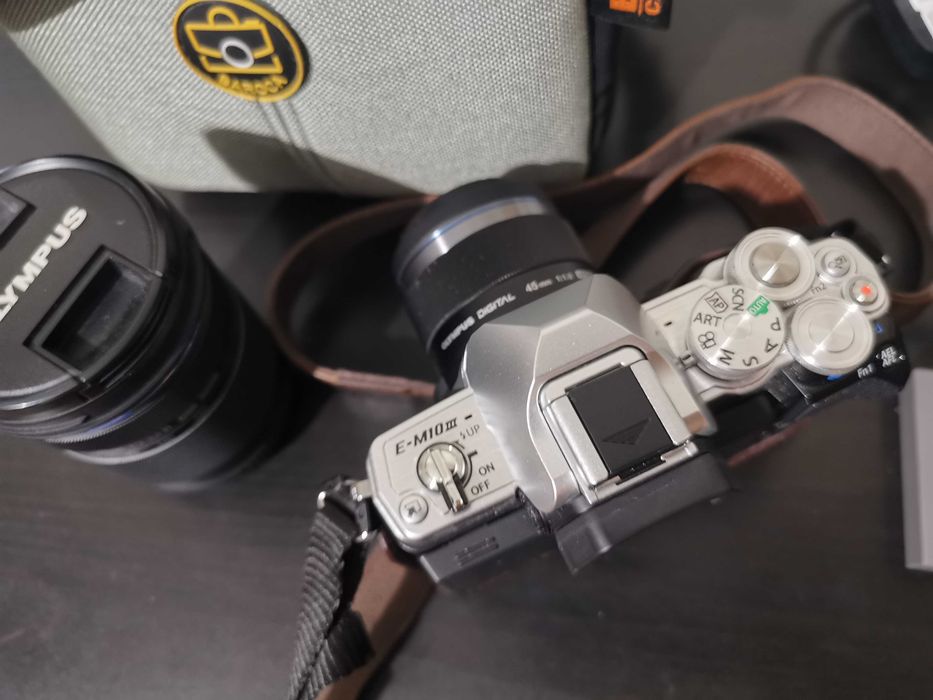 Olympus OMD E-M10 III + 2 обектива