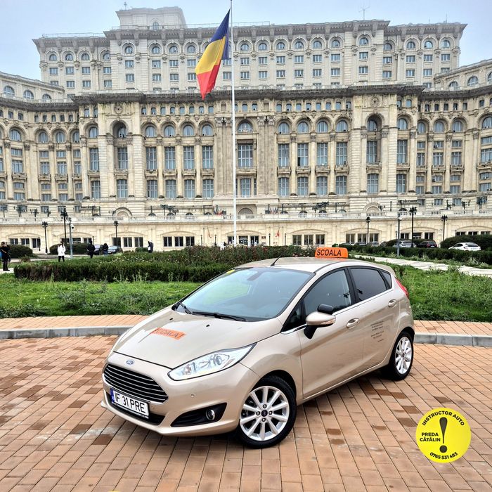 Instructor auto școală șoferi