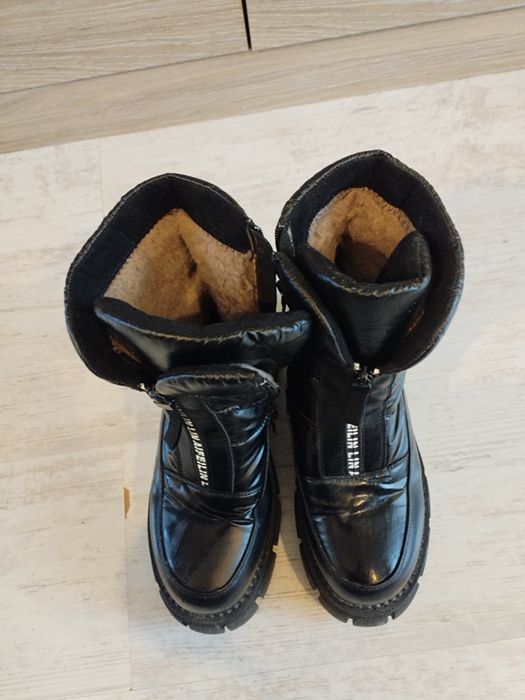 Обувки и ботуши.