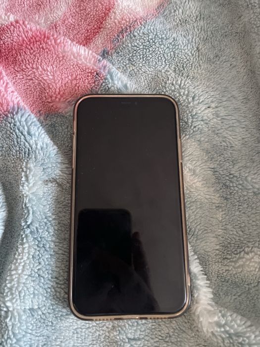 Vând iphone 11 nu are defecte deloc