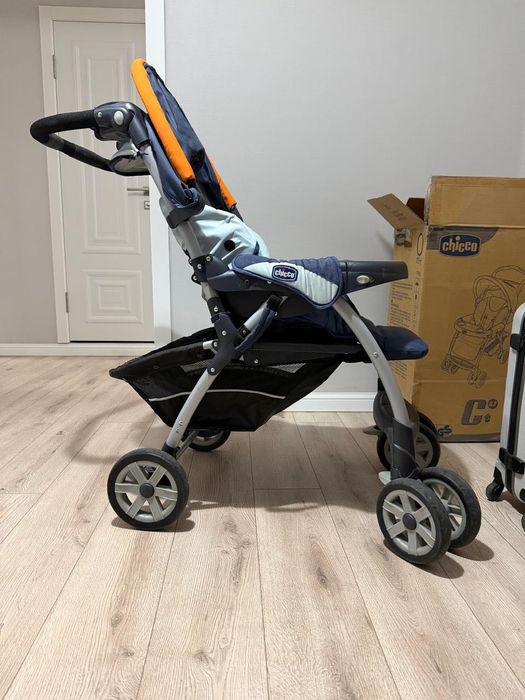 Продаю детскую коляску Chicco