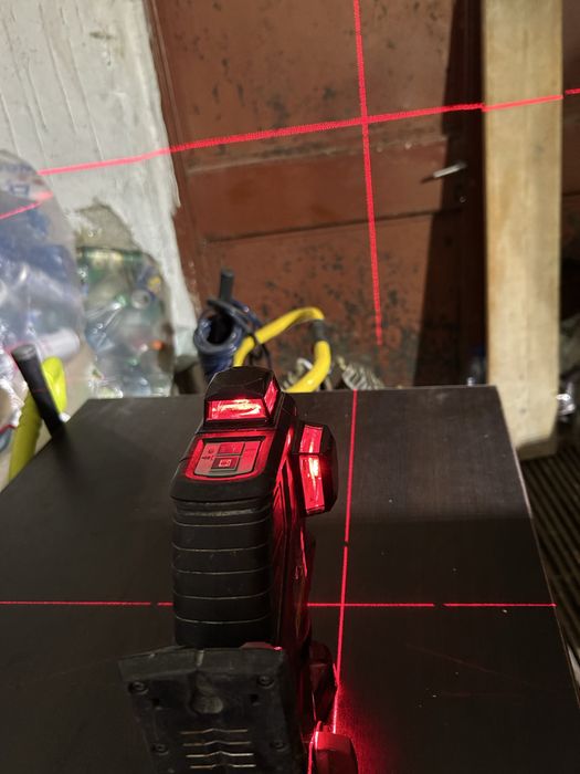 Laser bosch GLL 3-80P!!