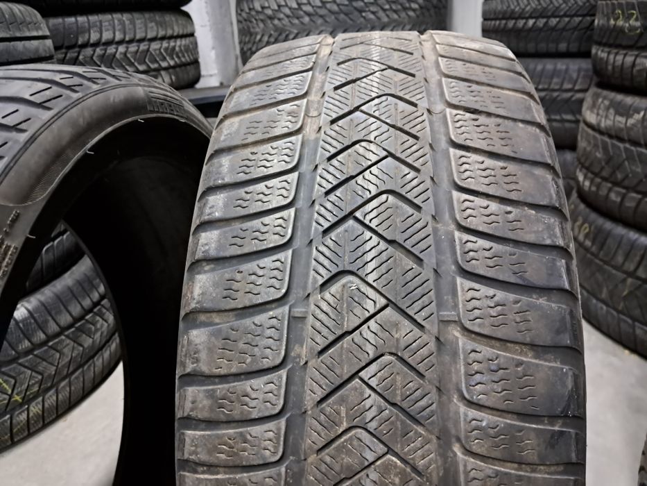 Anvelope second iarna 235 35 R20 Pirelli