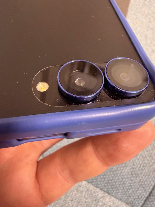 Samsung Galaxy Z Flip 7 12/512 ,неразличим от нов