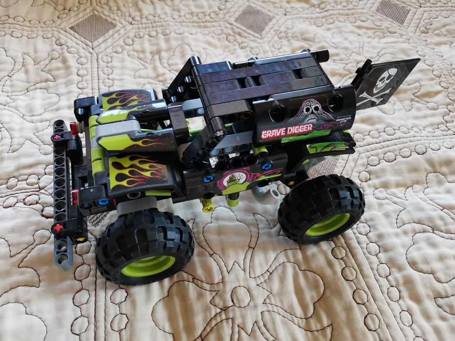 LEGO Technic Monster Jam Grave Digger - 42118.