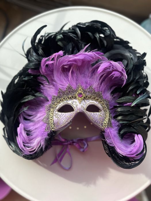 Оригинална маска с пера от Венеция