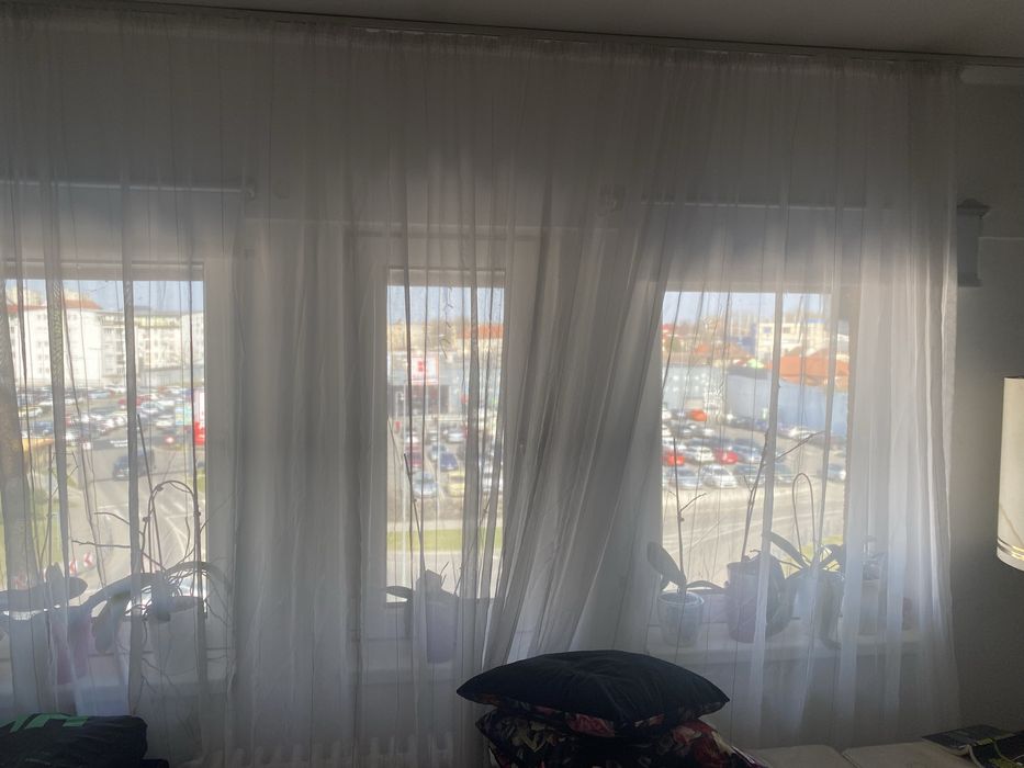 Se vinde un apartament cu 3 camere, central și cu “cămară” mare